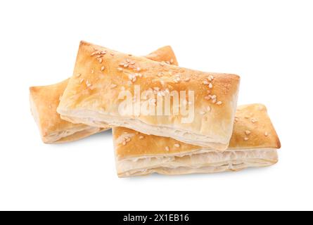 Délicieuses pâtisseries feuilletées fraîches isolées sur blanc Banque D'Images