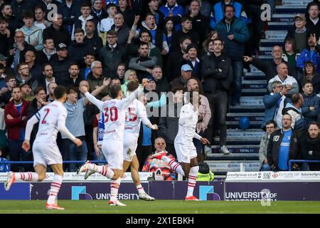 Portsmouth, Royaume-Uni. 16 avril 2024. L'attaquant de Barnsley Devante Cole (44) marque un BUT 0-1 et célèbre le match Portsmouth FC vs Barnsley FC SKY BET EFL League 1 à Fratton Park, Portsmouth, Hampshire, Angleterre, Royaume-Uni le 16 avril 2024 Credit : Every second Media/Alamy Live News Banque D'Images