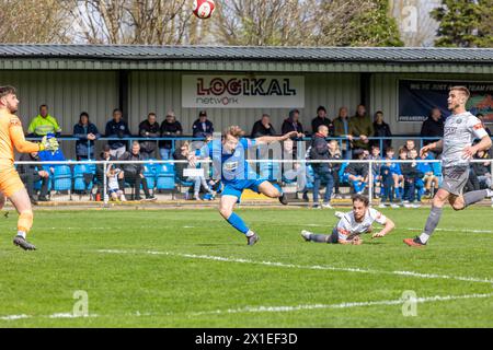 Ben Hardcastle de Warrington Ryland est entaché devant le but à la Hive Arena, Gorsey Lane, Warrington contre le Lancaster City FC Banque D'Images