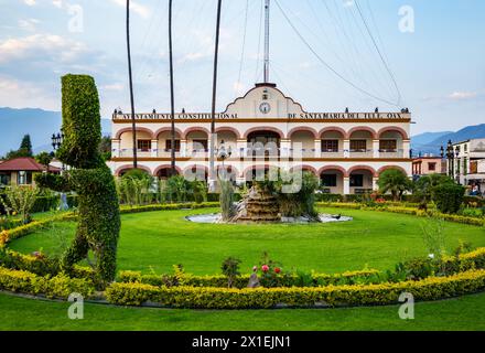 Le bâtiment de la mairie de la petite ville Santa María del Tule, Oaxaca, Mexique. Banque D'Images