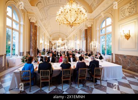 Bruxelles, Belgique. 16 avril 2024. Vue générale d'un banquet d'État, le premier jour de la visite officielle d'État du couple royal luxembourgeois en Belgique, mardi 16 avril 2024, au château royal de Laken-Laeken, Bruxelles. BELGA PHOTO BENOIT DOPPAGNE crédit : Belga News Agency/Alamy Live News Banque D'Images