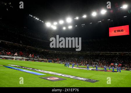 Une vue générale du stade avant le match de football de l'Europa League entre l'AC Milan et L'AS Roma au stade San Siro de Milan (Italie), le 11 avril 2024. Banque D'Images