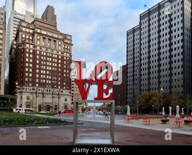 LOVE Park, anciennement connu sous le nom de JFK Plaza, dans le centre-ville de Philadelphie. Banque D'Images