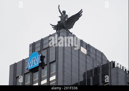 Madrid, Espagne. 15 avril 2024. Le logo de la société espagnole Mutua Madrilena (MM) automobile, santé, assurance accident et fonds d'investissement est visible sur le dessus d'un bâtiment en Espagne. (Photo de Xavi Lopez/SOPA images/Sipa USA) crédit : Sipa USA/Alamy Live News Banque D'Images