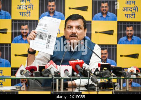 New Delhi, Inde. 16 avril 2024. NEW DELHI, INDE - 16 AVRIL : Sanjay Singh, leader du Parti AAM Aadmi (AAP), lors d'une conférence de presse sur le programme d'obligations électorales, au siège du Parti AAP à ITO Rouse Avenue le 16 avril 2024 à New Delhi, en Inde. (Photo de Raj K Raj/Hindustan Times/Sipa USA) *** légende locale *** crédit : Sipa USA/Alamy Live News Banque D'Images