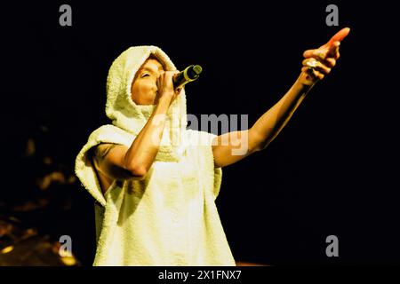 Milan, Italie. 16 avril 2024. Yolandi visser du groupe de hip-hop alternatif sud-africain Die Antwoord se produit en live à Alcatraz à Milan. Crédit : SOPA images Limited/Alamy Live News Banque D'Images