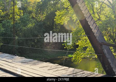 William's Bend Bridge, alias Rough Holler Bridge, est un pont historique en treillis d'acier, enjambant la rivière pomme de Terre près de Hermitage, Missouri, États-Unis. Banque D'Images