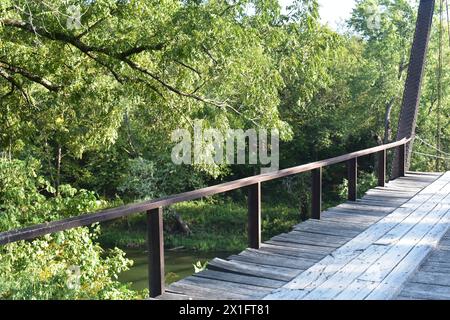 William's Bend Bridge, alias Rough Holler Bridge, est un pont historique en treillis d'acier, enjambant la rivière pomme de Terre près de Hermitage, Missouri, États-Unis. Banque D'Images