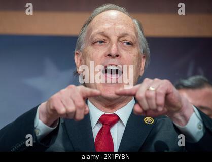 Washington, États-Unis. 15 février 2024. Andy Biggs (Républicain d'Arizona), responsable de la destitution des États-Unis, prononce un discours lors d'une conférence de presse sur le procès de destitution du secrétaire du DHS Mayorkas au Capitole des États-Unis à Washington, DC, États-Unis, mardi 16 avril, 2024. photo de Rod Lamkey/CNP/ABACAPRESS.COM crédit : Abaca Press/Alamy Live News Banque D'Images