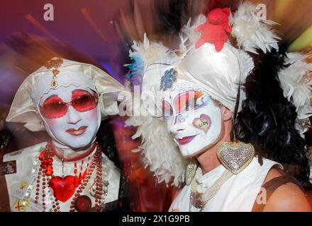 Autriche - Life Ball 2010 - cocktail à l'Hôtel le-Meredien à l'occasion du bal du 16 juillet 2010. Dans l'image : 'style police' - 20100716 PD2023 - Rechteinfo : droits gérés (RM) Banque D'Images