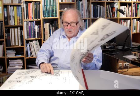 VIENNE - AUTRICHE : L'architecte Wilhelm Holzbauer lors d'une séance photo avec l'Agence de presse autrichienne (APA) à Vienne le 1er septembre 2010. Le 3 septembre célèbre l'architecte de son 80e anniversaire. - 20100901 PD2476 - Rechteinfo : droits gérés (RM) Banque D'Images