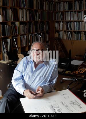 VIENNE - AUTRICHE : L'architecte Wilhelm Holzbauer lors d'une séance photo avec l'Agence de presse autrichienne (APA) à Vienne le 1er septembre 2010. Le 3 septembre célèbre l'architecte de son 80e anniversaire. - 20100901 PD2477 - Rechteinfo : droits gérés (RM) Banque D'Images