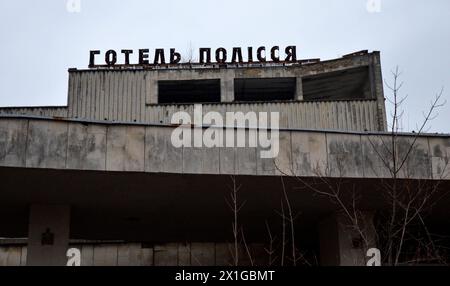 Impressions de la ville de Pripyat, qui est une ville fantôme dans la zone d'aliénation près de la centrale nucléaire de Tchernobyl dans le nord de l'Ukraine le 22 mars 2011. Pripyat a été fondée en 1970 pour loger les travailleurs de la centrale nucléaire de Tchernobyl, mais a été abandonnée en 1986 à la suite de la catastrophe de Tchernobyl. Aujourd'hui, les rues principales de la ville ont été décontaminées et elle s'est transformée en attraction touristique. Dans l'image : bâtiment abandonné - 20110322 PD8895 - Rechteinfo : droits gérés (RM) Banque D'Images