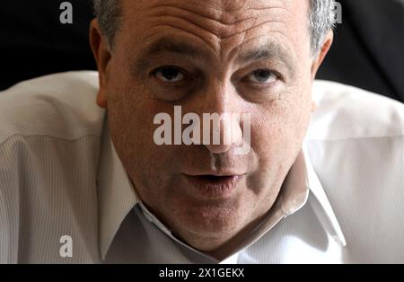 Ariel Muzicant, président de la Communauté israélite de Vienne (IKG), lors d'une interview avec l'agence de presse autrichienne APA à Vienne le 30 janvier 2012. - 20120130 PD4805 - Rechteinfo : droits gérés (RM) Banque D'Images