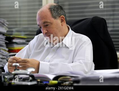 Ariel Muzicant, président de la Communauté israélite de Vienne (IKG), lors d'une interview avec l'agence de presse autrichienne APA à Vienne le 30 janvier 2012. - 20120130 PD4806 - Rechteinfo : droits gérés (RM) Banque D'Images