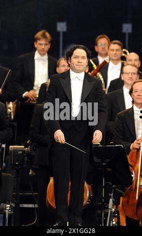 Vienne - L'Orchestre philharmonique de Vienne organise son concert annuel de nuit d'été Schönbrunn, un événement en plein air avec entrée gratuite, dans les jardins du palais de Schönbrunn le 7 juin 2012. Le concert de cette année sera dirigé par le chef d'orchestre vénézuélien Gustavo Dudamel. - 20120607 PD4500 - Rechteinfo : droits gérés (RM) Banque D'Images