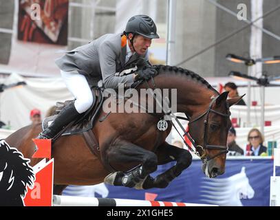 Vienne - compétition internationale d'équitation 'Vienna Masters 2012' lors du 'Global Champions Tour' à la Rathausplatz à Vienne le 23 septembre 2012. PHOTO : 3ème place Ludger (GER) sur Chaman - 20120923 PD1103 - Rechteinfo : droits gérés (RM) Banque D'Images