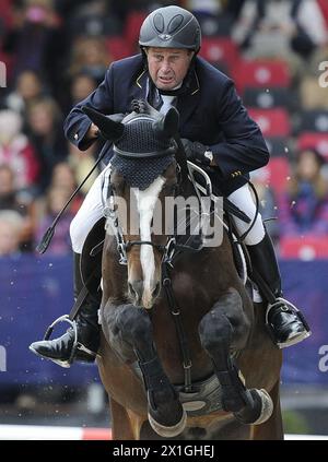 Vienne - compétition internationale d'équitation 'Vienna Masters 2012' lors du 'Global Champions Tour' à la Rathausplatz à Vienne le 22 septembre 2012. PHOTO : Hugo Simon (AUT) sur Violanta - 20120922 PD0754 - Rechteinfo : droits gérés (RM) Banque D'Images