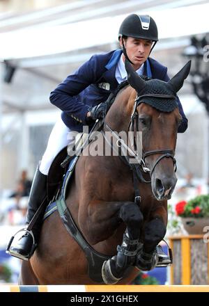 Vienne - compétition internationale d'équitation 'Vienna Masters 2012' lors du 'Global Champions Tour' à la Rathausplatz à Vienne le 21 septembre 2012. PHOTO : Steve Guerdat sur Sidney VIII - 20120921 PD2533 - Rechteinfo : droits gérés (RM) Banque D'Images