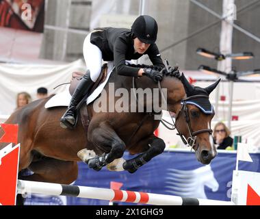 Vienne - compétition internationale d'équitation 'Vienna Masters 2012' lors du 'Global Champions Tour' à la Rathausplatz à Vienne le 23 septembre 2012. PHOTO : Jessica Springsteen (USA) on Wish - 20120923 PD1216 - Rechteinfo : droits gérés (RM) Banque D'Images