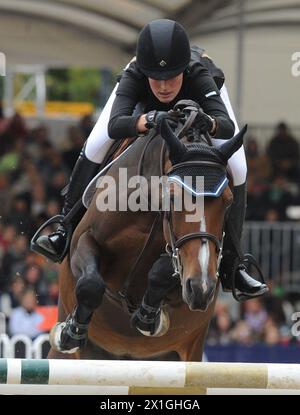 Vienne - compétition internationale d'équitation 'Vienna Masters 2012' lors du 'Global Champions Tour' à la Rathausplatz à Vienne le 23 septembre 2012. PHOTO : Jessica Springsteen (USA) on Wish - 20120923 PD1217 - Rechteinfo : droits gérés (RM) Banque D'Images