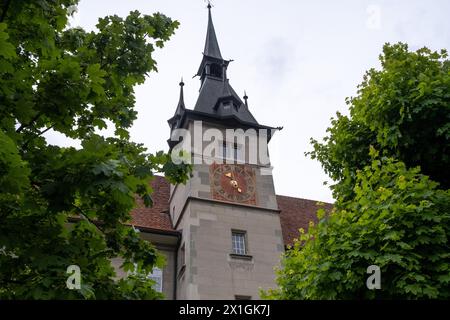 La tour de l'horloge du gymnase de la Cité, l'ancienne académie, à Lausanne, Suisse, le 19 mai 2023. Lausanne est une ville suisse sur la rive nord Banque D'Images