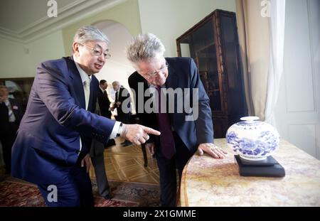 Kassym-Jomart Tokayev, directeur général de l'ONUG, en compagnie du président fédéral autrichien, Dr Heinz Fischer, à la résidence de Tokayev à Genève le 2013/06/10. Fischer reste trois jours en Suisse. - 20130610 PD1017 - Rechteinfo : droits gérés (RM) Banque D'Images