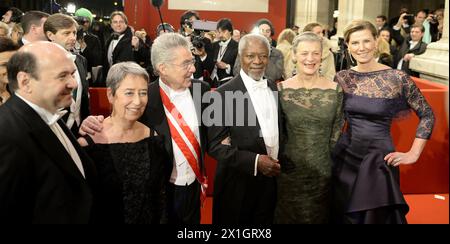 Le bal de l'Opéra de Vienne à l'Opéra d'État de Vienne, Autriche, le jeudi 27 février 2014. Sur la photo : le directeur général Dominique Meyer, Margit Fischer, le président Heinz Fischer, Kofi Annan, son épouse Nane Lagergren et Desiree Treichl-Stürgkh. APA-PHOTO : HERBERT NEUBAUER - 20140227 PD4209 - Rechteinfo : droits gérés (DG) Banque D'Images