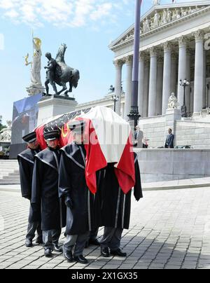 La cérémonie de deuil officielle de Barbara Prammer, présidente du Conseil national autrichien, a eu lieu au Parlement autrichien à Vienne, Autriche, le 9 août 2014. Prammer meurt à l'âge de 60 ans le 2 août 2014, après avoir souffert d'un cancer. - 20140809 PD0298 - Rechteinfo : droits gérés (RM) Banque D'Images