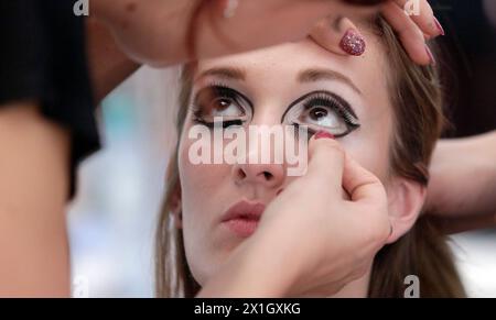 Préparatifs avant le défilé des Austrian Fashion Awards à la Vienna Fashion week, à Vienne, Autriche, le 09 septembre 2014. L'événement se déroule jusqu'au 14 septembre. - 20140909 PD5593 - Rechteinfo : droits gérés (RM) Banque D'Images