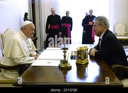 Le président fédéral autrichien Heinz Fischer rencontre le pape François lors d'une audience privée au Vatican, Cité du Vatican, le 13 novembre 2014. PHOTO : APA/HANS KLAUS TECHT - 20141113 PD1441 - Rechteinfo : droits gérés (RM) Banque D'Images