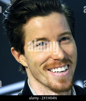 VIENNE - AUTRICHE : Shaun White, snowboarder et skateboarder américain, lors d'une conférence de presse au salon de l'auto de Vienne à l'occasion du salon 'Air + style à Innsbruck' le 14 janvier 2015. PHOTO : APA/HERBERT PFARRHOFER - 20150114 PD2014 - Rechteinfo : droits gérés (RM) Banque D'Images