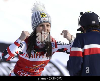 Anna Fenninger, autrichienne, réagit après sa deuxième course de slalom géant féminin aux Championnats du monde de ski alpin FIS à Beaver Creek, Colorado, États-Unis, le 12 février 2015. - 20150212 PD10937 - Rechteinfo : droits gérés (RM) Banque D'Images