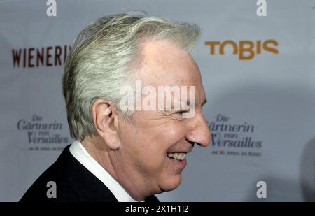 Alan Rickman, réalisateur et acteur britannique, et Paula Paul, actrice allemande, arrivent pour la première autrichienne de 'A Little Chaos' au cinéma Urania de Vienne, Autriche, le 24 avril 2015. - 20150423 PD3947 - Rechteinfo : droits gérés (RM) Banque D'Images