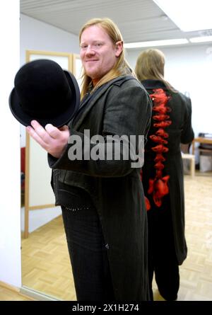 L'acteur allemand Christoph Franken, le nouveau diable de 'Jedermann' (Everyman) de Hugo von Hofmannsthal à Salzbourg, Autriche, lors de la répétition générale le 15 juin 2015. La pièce sera présentée en avant-première le 19 juillet lors du Festival annuel de Salzbourg qui se déroule du 18 juillet au 30 août. - 20150615 PD2979 - Rechteinfo : droits gérés (RM) Banque D'Images