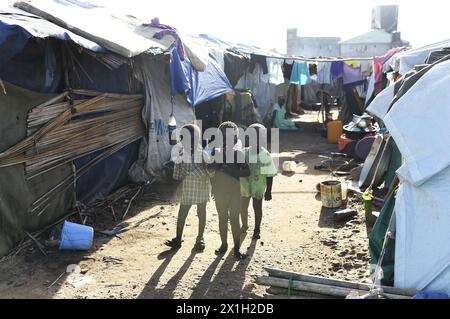 Feature 'Soudan du Sud' - juin 2015. Le Soudan du Sud est un pays enclavé du nord-est de l'Afrique. Sa capitale actuelle est Juba, qui est aussi sa plus grande ville. Le Soudan du Sud est devenu un État indépendant le 9 juillet 2011. Le Soudan du Sud connaît un conflit interne depuis son indépendance. PHOTO : réfugiés au camp IDP (déplacés internes) à Juba le 29 juin 2015. - 20150628 PD9380 - Rechteinfo : droits gérés (RM) Banque D'Images