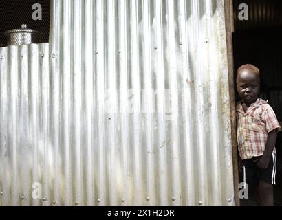 Feature 'Soudan du Sud' - juin 2015. Le Soudan du Sud est un pays enclavé du nord-est de l'Afrique. Sa capitale actuelle est Juba, qui est aussi sa plus grande ville. Le Soudan du Sud est devenu un État indépendant le 9 juillet 2011. Le Soudan du Sud connaît un conflit interne depuis son indépendance. PHOTO : JUBA le 29 juillet 2015 - Baby Feeding Center chez Caritas Autriche partenaire du projet Vincent de Paul - 20150628 PD9369 - Rechteinfo : droits gérés (RM) Banque D'Images