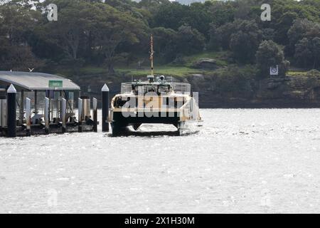 Sydney ferry, le MV Margaret Olley, un ferry de classe fluviale à Balmain East ferry Warf, Sydney Harbour, Nouvelle-Galles du Sud, Australie Banque D'Images