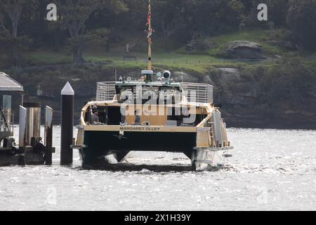 Sydney ferry, le MV Margaret Olley, un ferry de classe fluviale à Balmain East ferry Warf, Sydney Harbour, Nouvelle-Galles du Sud, Australie Banque D'Images