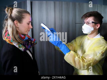 Suite à une décision des autorités sanitaires autrichiennes, la température corporelle des passagers des vols directs en provenance de Chine sera désormais mesurée à l’aéroport international de Vienne en ce qui concerne le coronavirus. 09 février 2020, Vienne, Autriche. - 20160209 PD16268 - Rechteinfo : droits gérés (RM) Banque D'Images