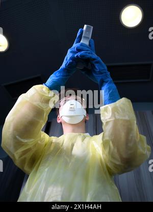 Suite à une décision des autorités sanitaires autrichiennes, la température corporelle des passagers des vols directs en provenance de Chine sera désormais mesurée à l’aéroport international de Vienne en ce qui concerne le coronavirus. 09 février 2020, Vienne, Autriche. - 20160209 PD16261 - Rechteinfo : droits gérés (RM) Banque D'Images