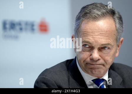 Andreas Treichl, Président du Directoire, lors de la conférence de presse du Groupe ERSTE, selon le bilan annuel de 2015 au Campus Erste à Vienne, Autriche, le 26 février 2016. PHOTO : Andreas Treichl - 20160226 PD1503 - Rechteinfo : droits gérés (RM) Banque D'Images