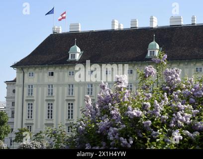 La Chancellerie fédérale, abrégée BKA, est une agence fédérale au niveau du Cabinet, servant de bureau exécutif du Chancelier d'Autriche à Ballhausplatz dans le 1 er district de Vienne. Photo prise le 28 avril 2016. PHOTO : aile Léopold de Hofburg avec la Chancellerie fédérale à Vienne - 20160428 PD0989 - Rechteinfo : droits gérés (RM) Banque D'Images