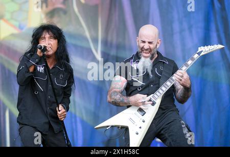 Austrian music festival 'Rock in Vienna' at Donauinsel (Danube Island) from June 3 til June 5, 2016, in Vienna, Austria. PICTURE:  Joey Belladonna (left) and guitarist Scott Ian of Anthrax - 20160603 PD4190 - Rechteinfo: Rights Managed (RM) Stock Photo