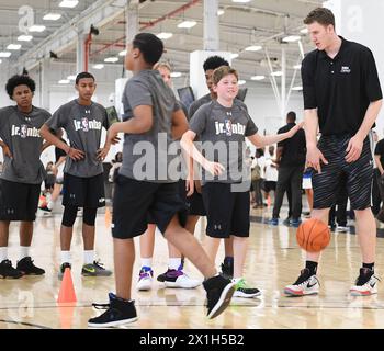 Le basket-ball autrichien Jakob Poeltl des Raptors a été échangé aux Spurs de San Antonio, a annoncé les Spurs le 18 juillet 2018. PHOTO : (PHOTO DE DOSSIER) Jakob Poeltl lors d'un événement médiatique le 22 juin 2016 à New York, États-Unis. - 20160622 PD11871 - Rechteinfo : droits gérés (RM) Banque D'Images