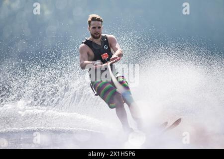 Le skieur autrichien Marco Schwarz pose lors d'une séance photo chez lui à Radenthein, en Autriche, le 13 septembre 2016. PHOTO : Marco Schwarz - 20160913 PD11975 - Rechteinfo : droits gérés (RM) Banque D'Images