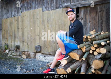 Le skieur autrichien Marco Schwarz pose lors d'une séance photo chez lui à Radenthein, en Autriche, le 13 septembre 2016. PHOTO : Marco Schwarz - 20160913 PD11989 - Rechteinfo : droits gérés (RM) Banque D'Images