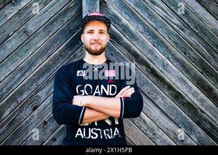 Le skieur autrichien Marco Schwarz pose lors d'une séance photo chez lui à Radenthein, en Autriche, le 13 septembre 2016. PHOTO : Marco Schwarz - 20160913 PD11987 - Rechteinfo : droits gérés (RM) Banque D'Images