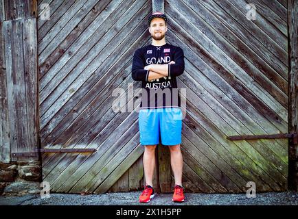 Le skieur autrichien Marco Schwarz pose lors d'une séance photo chez lui à Radenthein, en Autriche, le 13 septembre 2016. PHOTO : Marco Schwarz - 20160913 PD11990 - Rechteinfo : droits gérés (RM) Banque D'Images