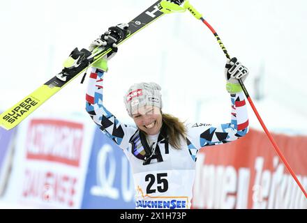 Christine Scheyer, autrichienne, réagit après avoir remporté la course de descente féminine de la Coupe du monde de ski alpin FIS à Zauchensee, Autriche, le 15 janvier 2017. - 20170115 PD1787 - Rechteinfo : droits gérés (RM) Banque D'Images